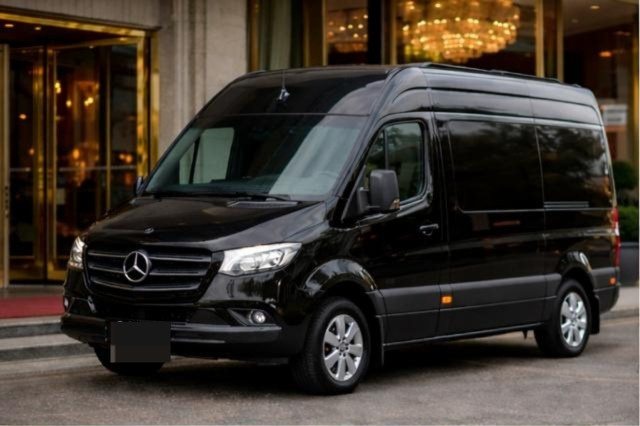 Mercedes-Benz Sprinter negra